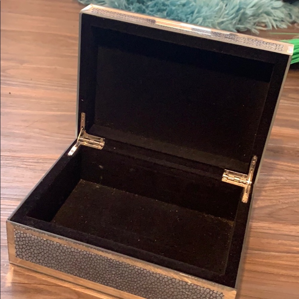 Jewelry box - Picture 2 of 2